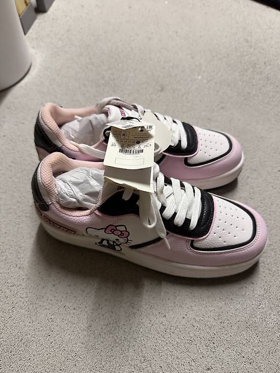 Hello Kitty Scarpe da donna: HELLO KITTY SNIKER – Usato da Niederwil AG venduto da lar_yhz5 1