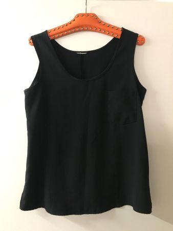 Schwarzes Top ärmellos mit Brusttasche