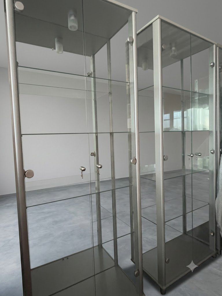 Vetrine: Vitrine-Glas mit Beleuchtung – Usato da St. Margrethen SG venduto da con_5ntr