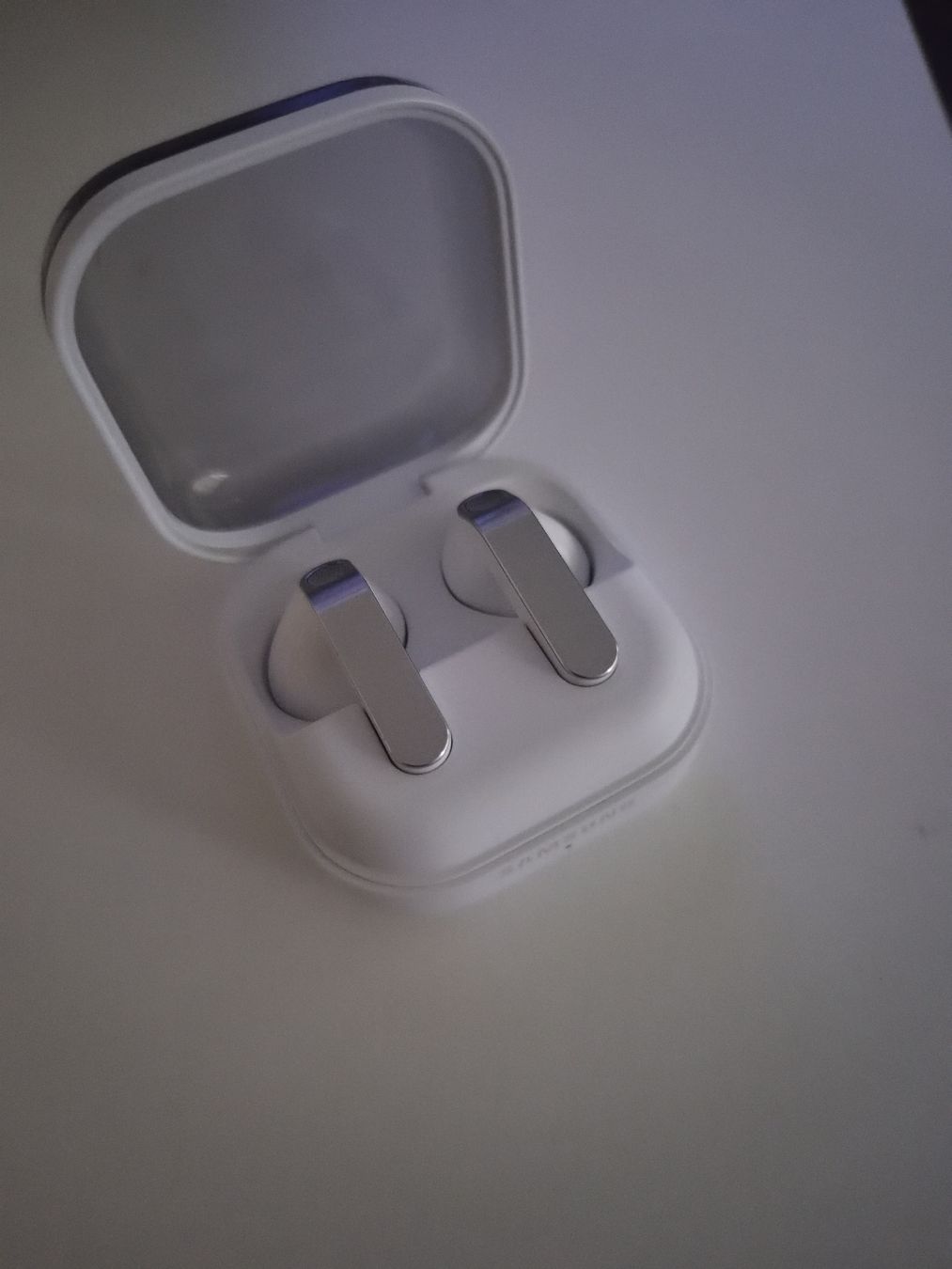 Samsung Casques audio: Samsung Galaxy Buds4 Kopfhörer Weiss mit Ladecase – Neuf (Voir description) à Riehen par OliverK0102 1