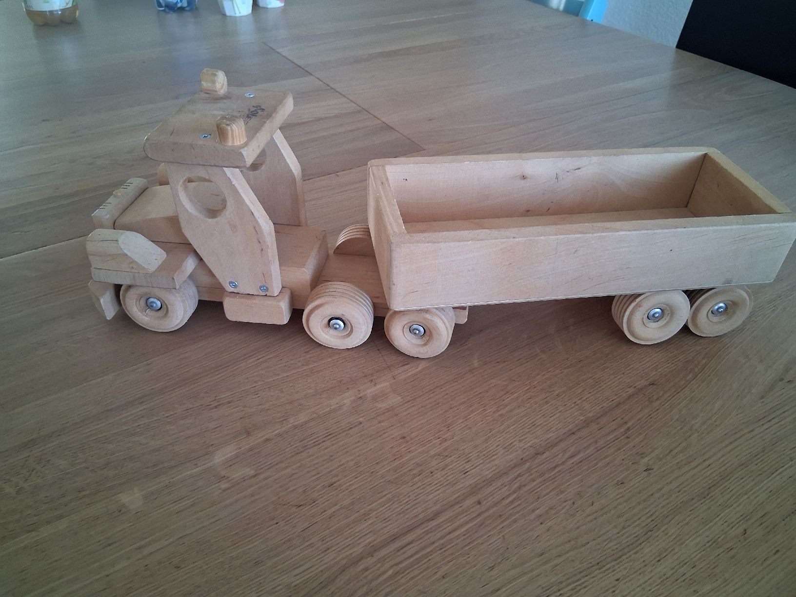 Bea Spielzeuge: Holz-Traktor mit Anhänger – Gebraucht aus Suhr von fah_95vt