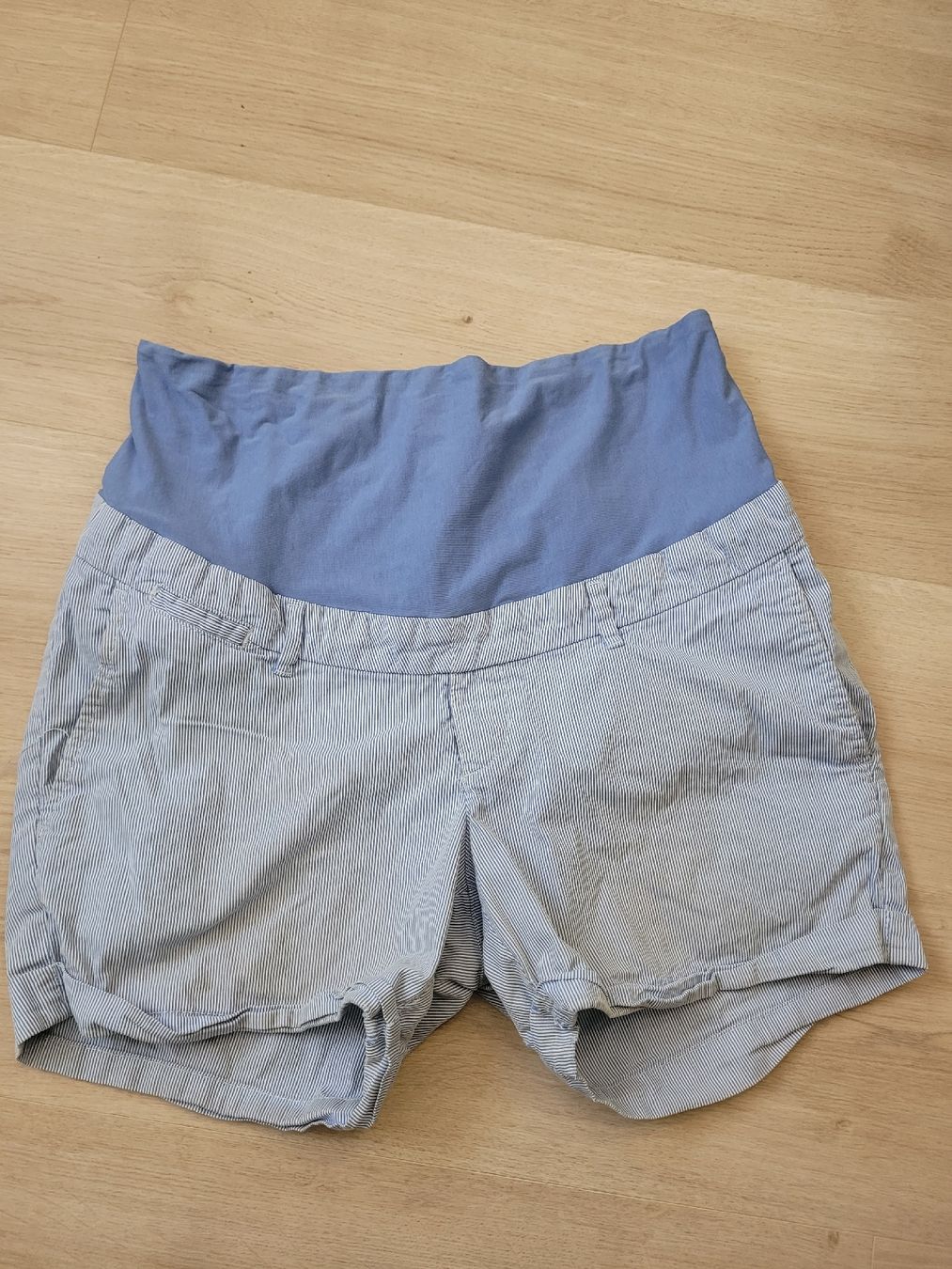 Pantaloni: kurze Umstandshose Gr. L – Usato da Lupsingen venduto da sta_wgg5