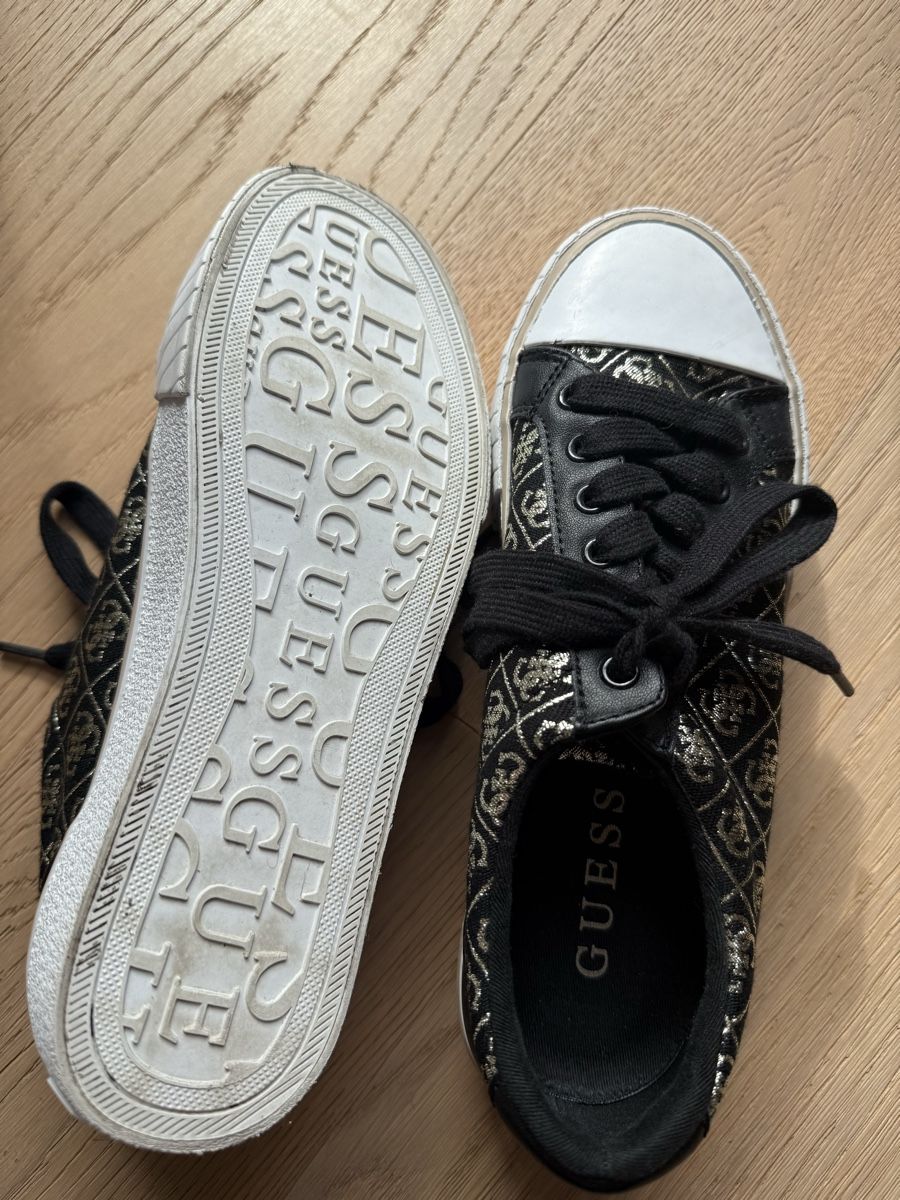 Scarpe da donna: Guess Sneaker, Schwarz/Gold, Grösse 37 – Usato da Hornussen venduto da Regeboge77 3