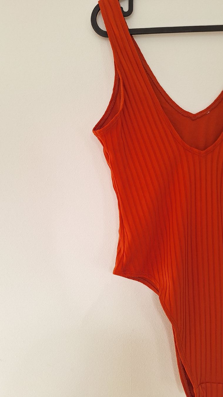 Costumi da bagno & Bikini: Badeanzug gerippt rostorange, V-Ausschnitt, Gr.M – Usato da Winterthur venduto da shishibelle 4