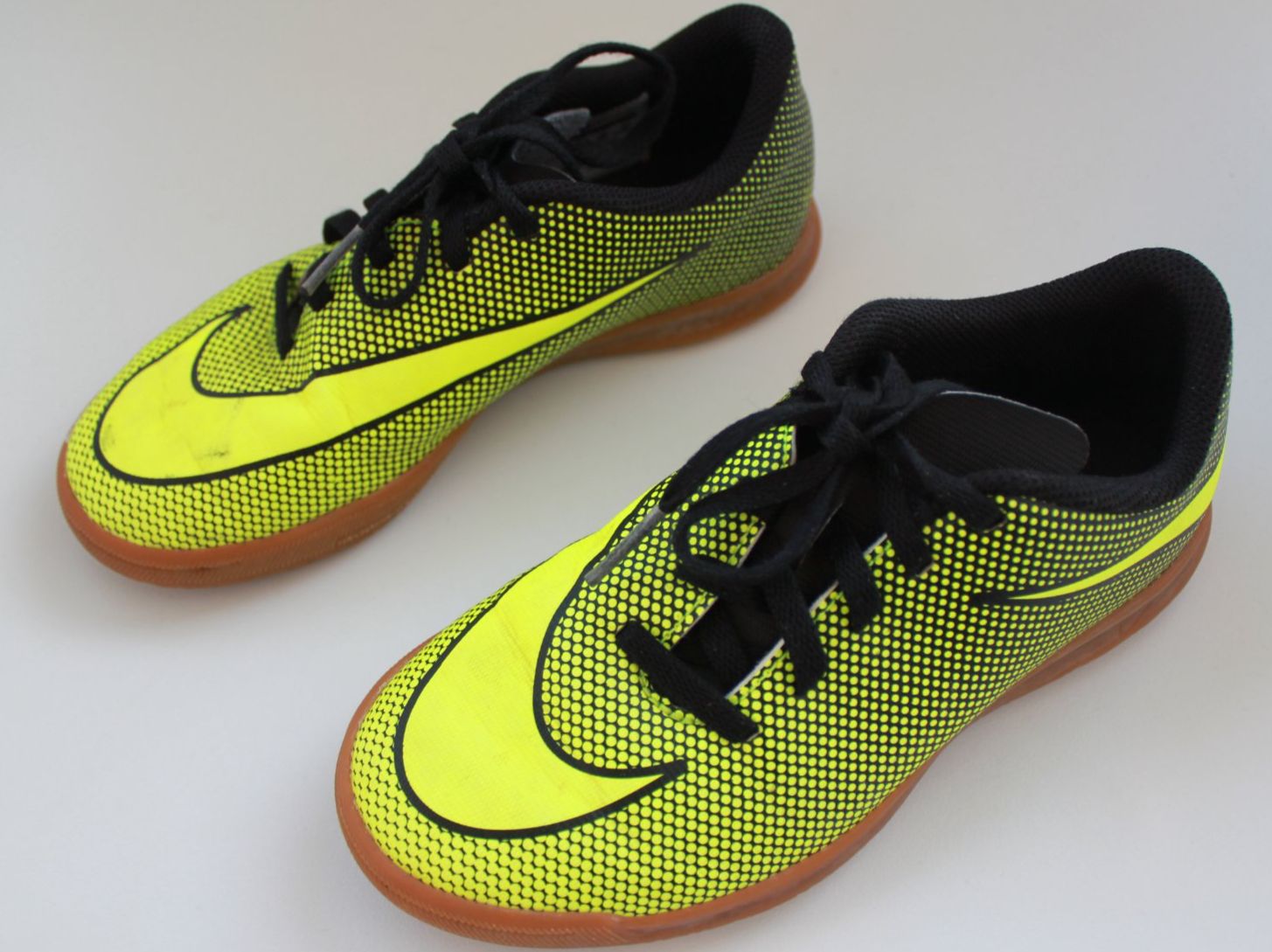 Nike Scarpe per ragazzi: Chaussures de football Nike t. 32 – Usato da Peseux venduto da Gilloss