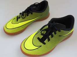 Chaussures de football Nike t. 32