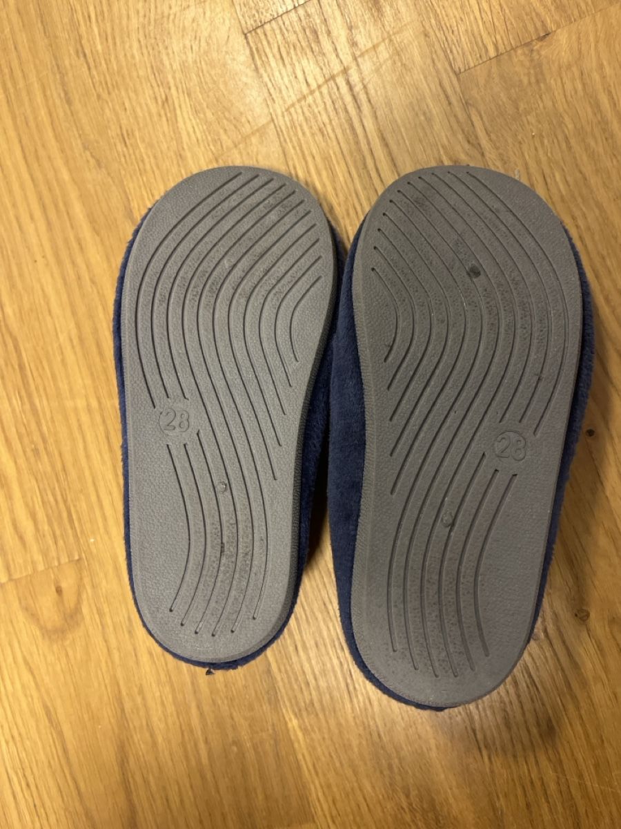 Schuhe für Jungen: Chaussons enfant taille 27 – Gebraucht aus Tafers von gen_9jsb 2