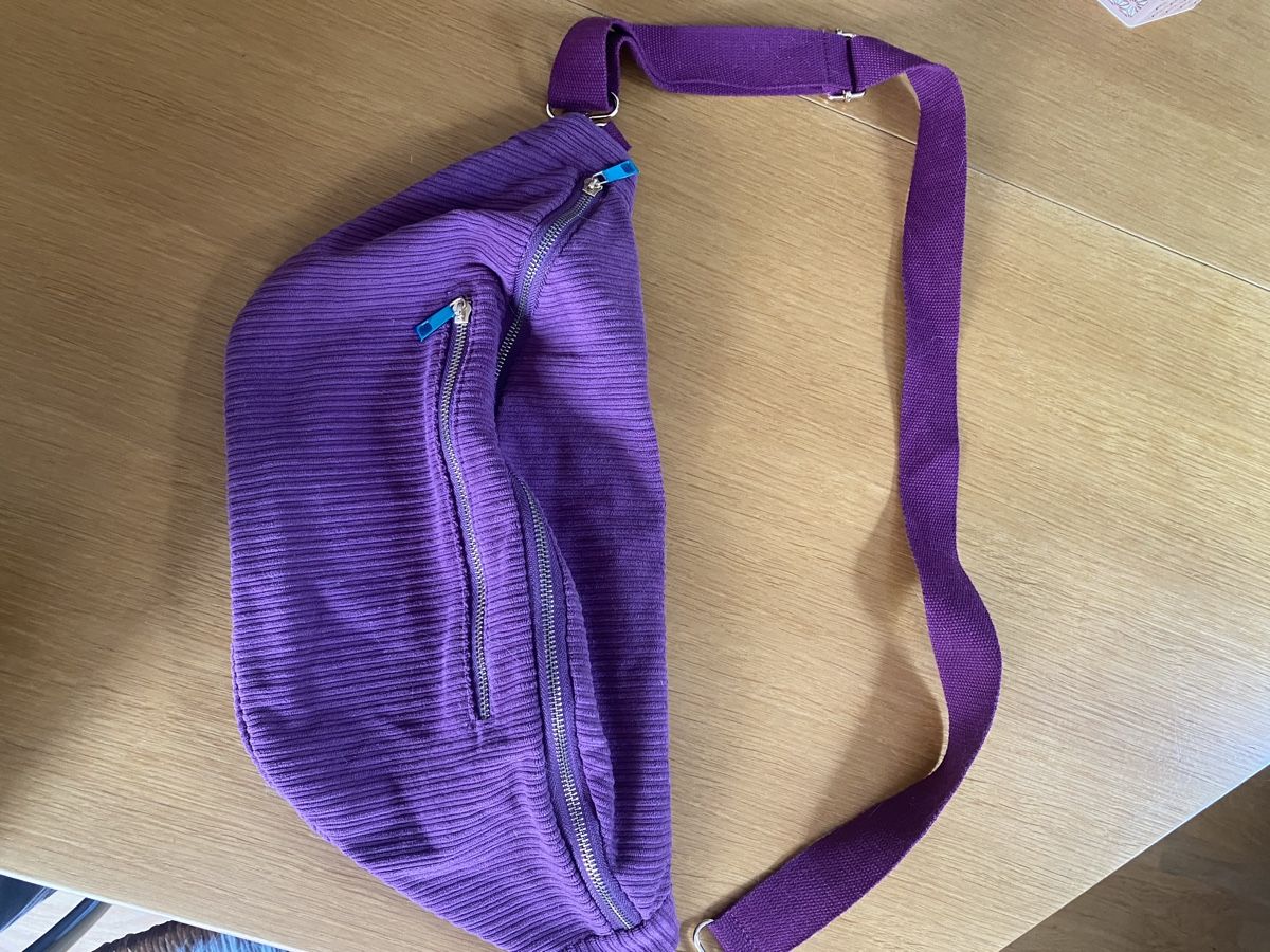 Borse: Purple Corduroy Sling Bag Width 35cm Good Condition – Nuovo (secondo la descrizione) da Zürich venduto da oci_qh9f 7