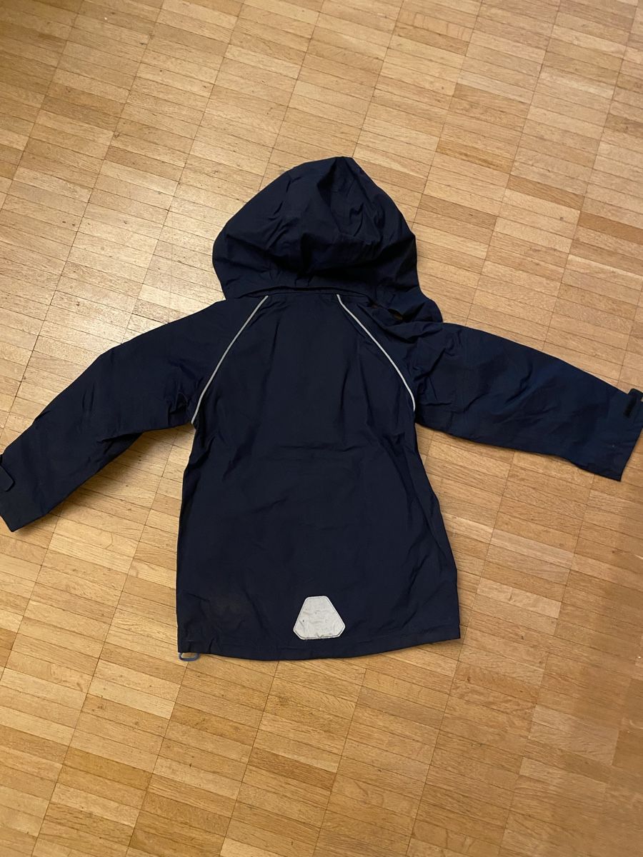 H&M Jacken & Mäntel: Regenjacke H&M Grösse 116 – Gebraucht aus Zürich von sar_7s87 1