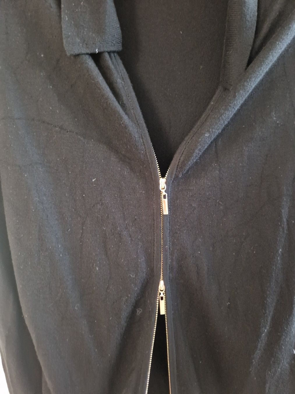 Zara Pullover & Sweatshirts: Zara Strickjacke schwarz Gr. M Reissverschluss – Gebraucht aus Erlinsbach SO von ULIKH 1