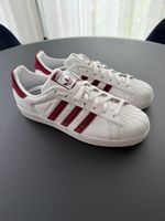 Adidas Superstar Original Weiss/Bordeaux Gr. 44⅔ – Neuwertig