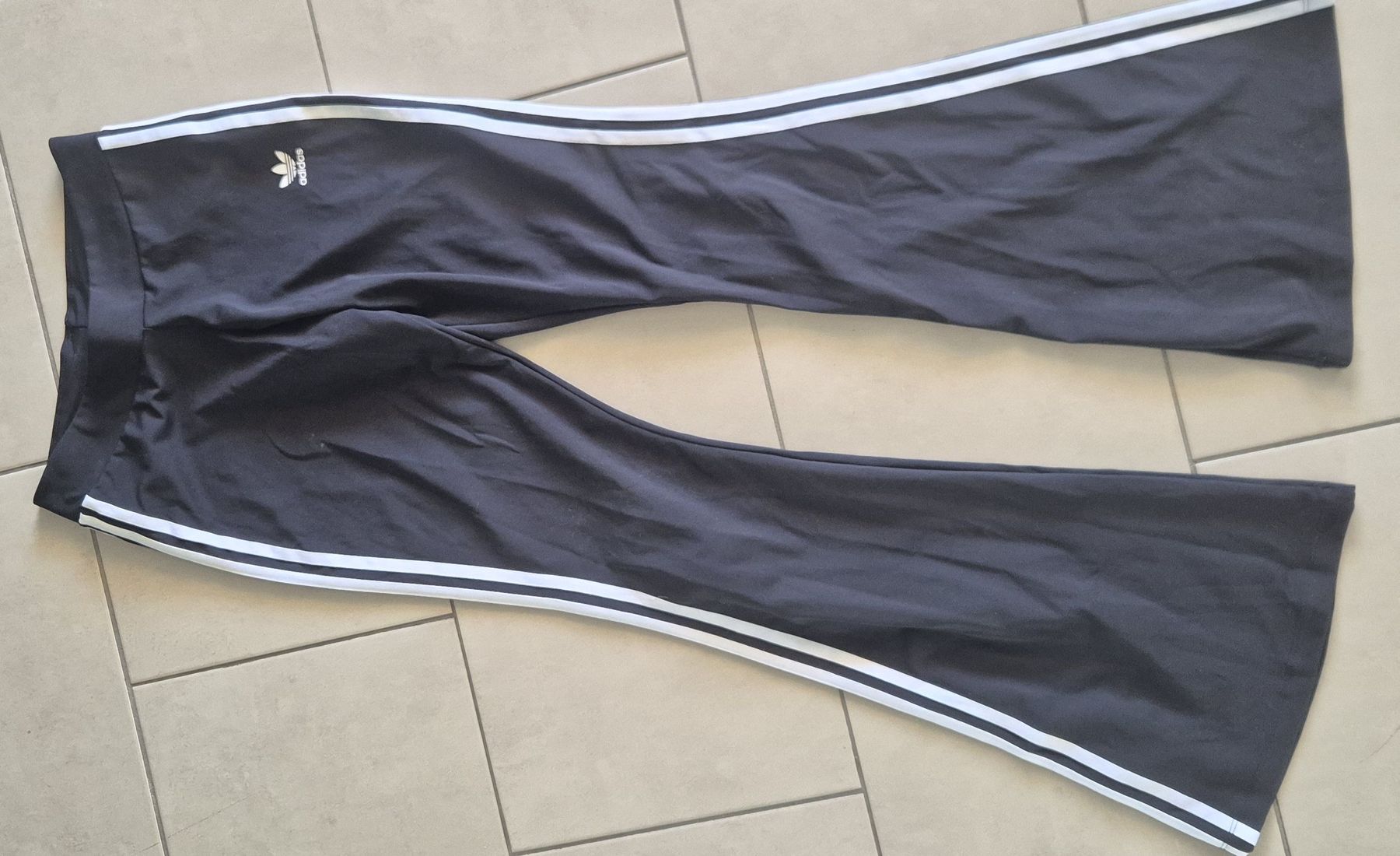 Adidas Leggings: Adidas Leggings Schlag Hose  – Gebraucht aus ebikon von tho_52xf