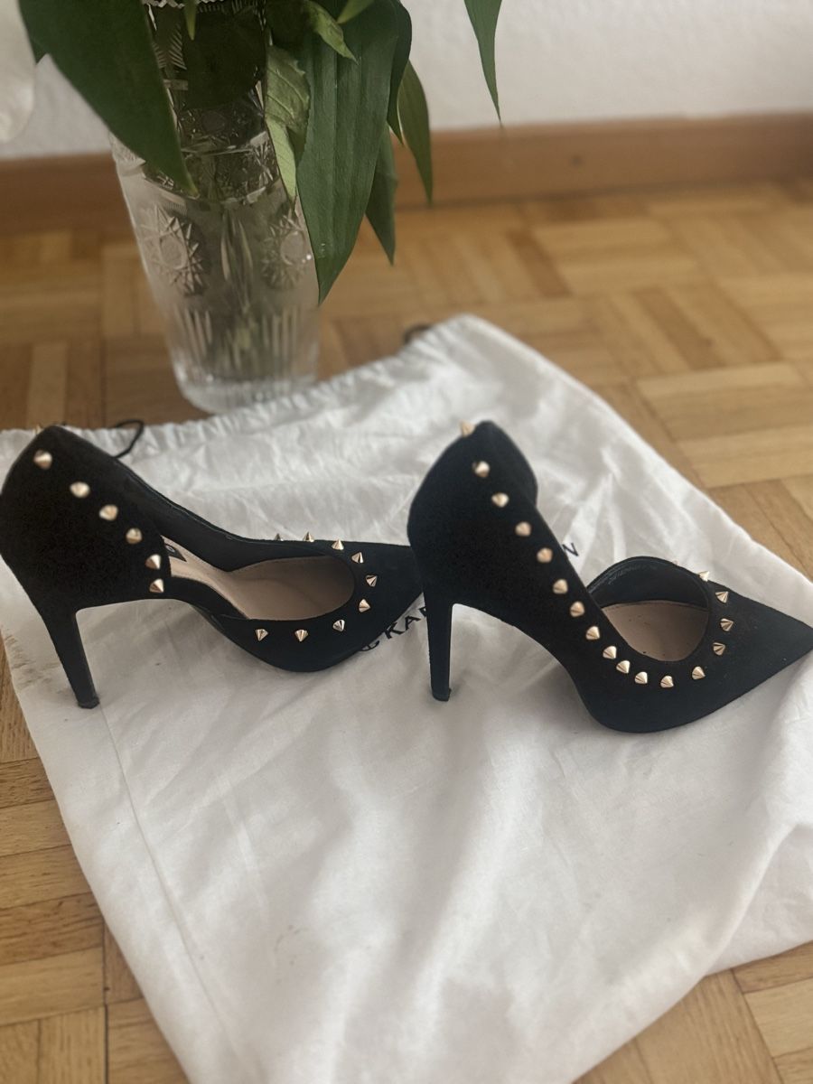 Chaussures femmes: Pumps schwarz mit Nieten Grösse 36 – D'occasion à Oberglatt ZH par Rono96 3