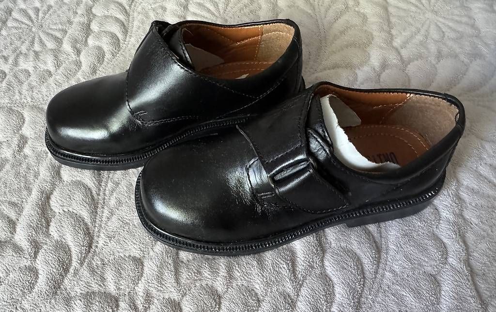 Chaussures garçon: Schulschuhe Grösse 30 – D'occasion à St. Gallen par EllyM. 1