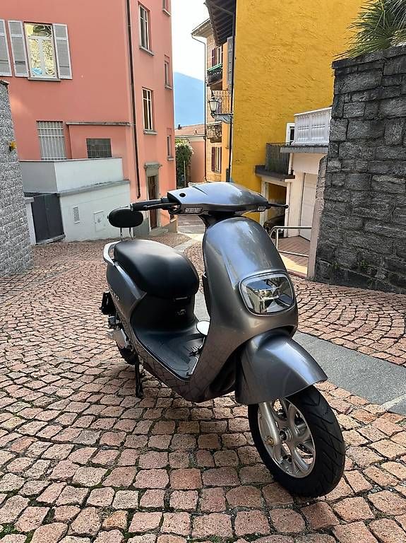Elektromobile: Tisto E-Roller, Kleinmotorrad, Scooter, Motoleggera – Gebraucht aus Ascona von Shark68 2