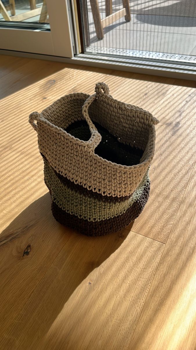 Taschen für Damen: Handgehäckelte Tasche – Gebraucht aus Baar von ani_7nbb
