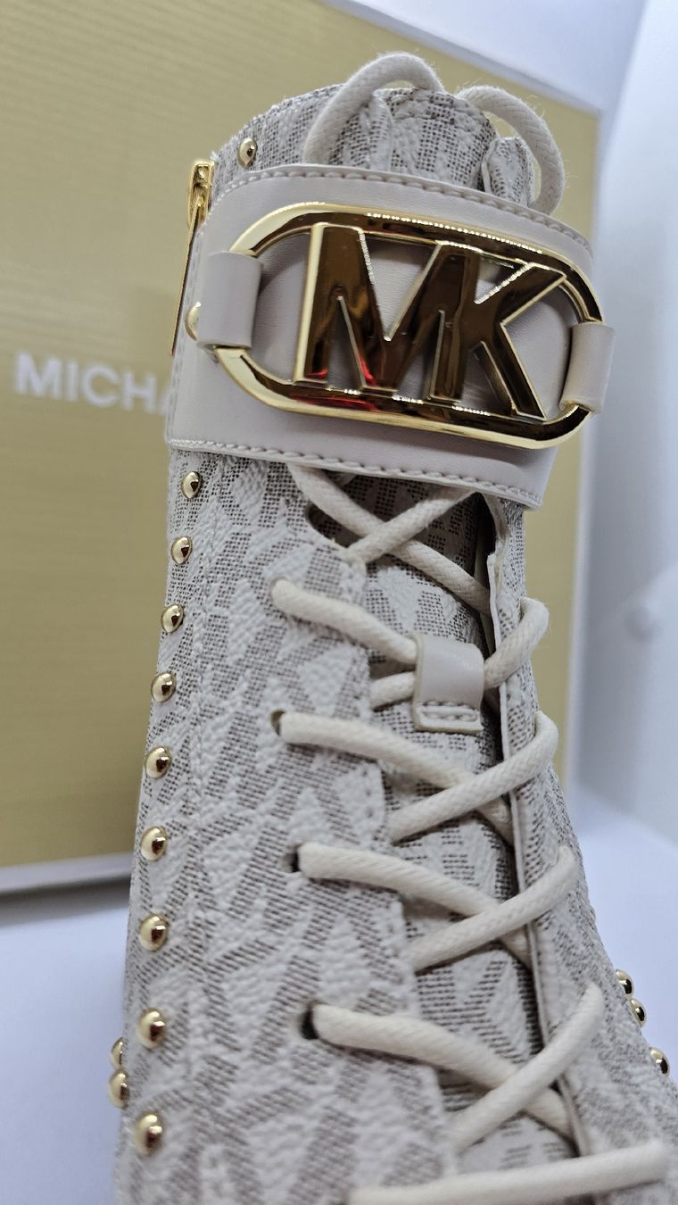 Michael Kors Scarpe da donna: Michael Kors Kincaid Logo Studded Combat Boot Bootie size 40 – Nuovo e nell'imballaggio originale da Biel/Bienne venduto da Yoon62 1