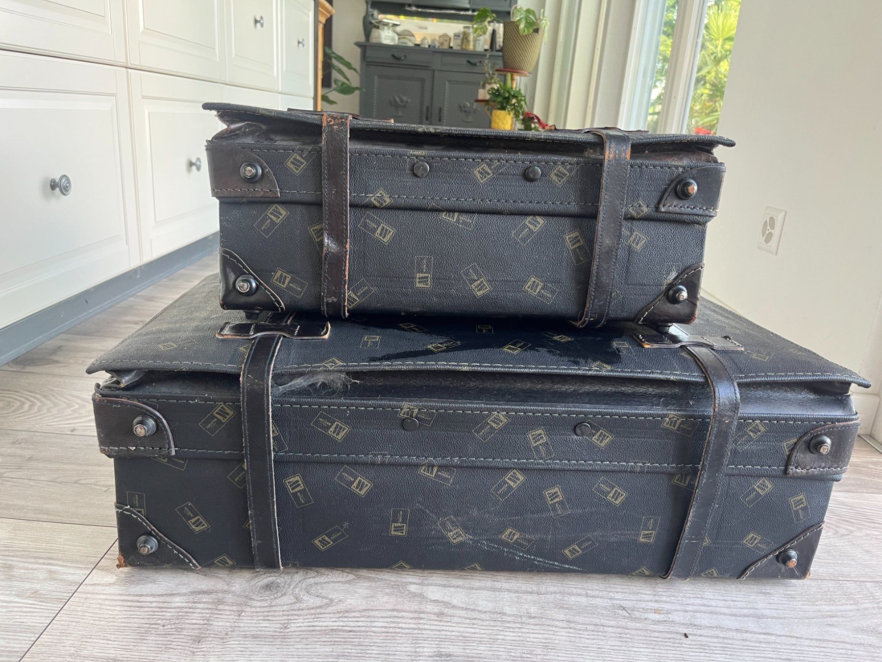 Valises de voyage: 2  valises anciennes MERCURY 1970 – D'occasion à Seiry par vanille08 2