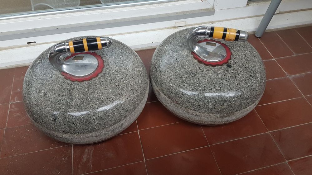 Ensemble De Pierre De Curling Et De Balai Rectangulaire Icône Linéaire