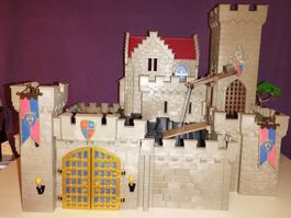Playmobil Ritterburg mit viel Zubehör und Figuren