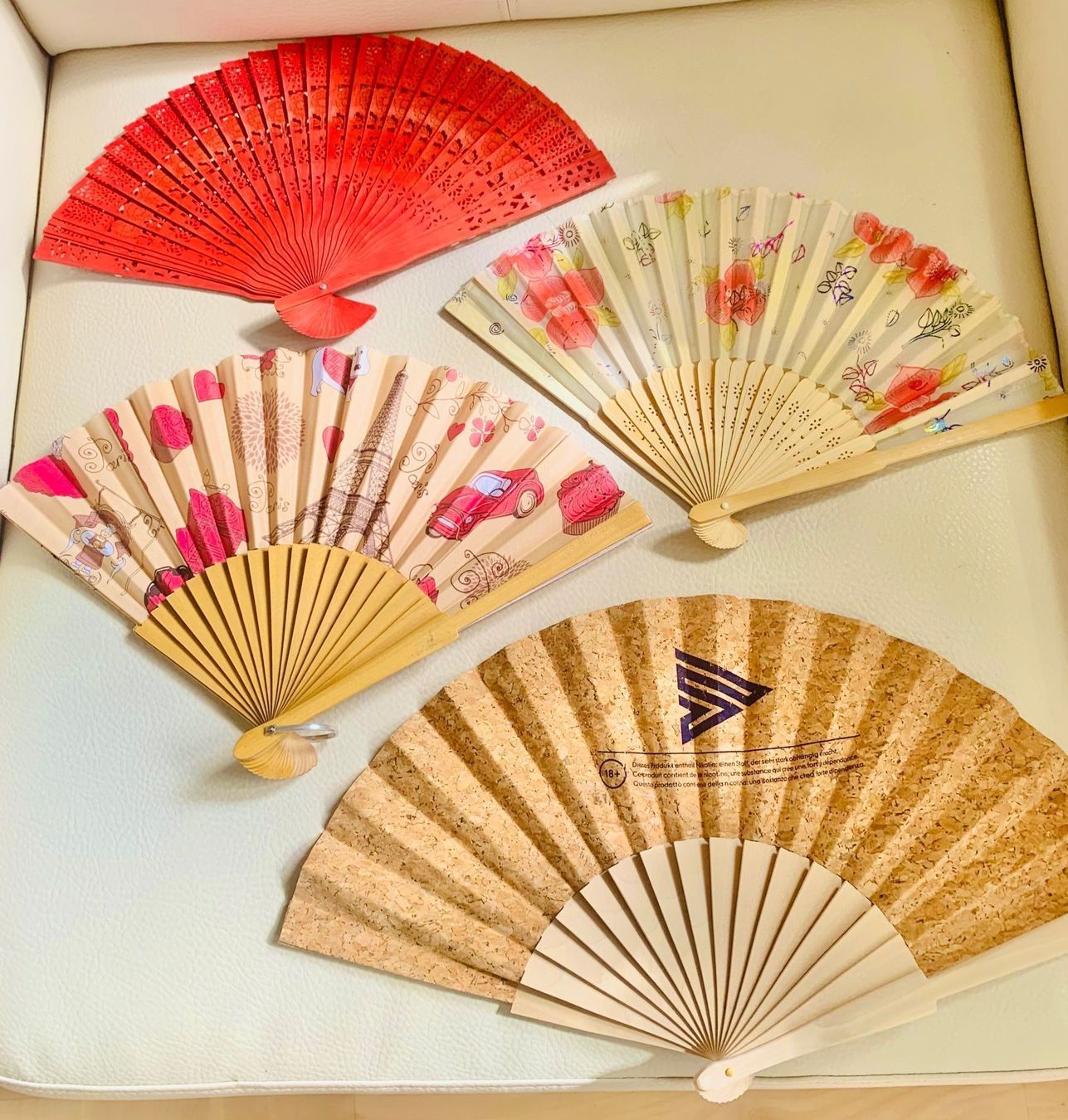 Ventilatori: 4 Fächer/ ventagli/ hand fan (NEW) – Nuovo e nell'imballaggio originale da Zürich venduto da Angela_Fashion_Lover