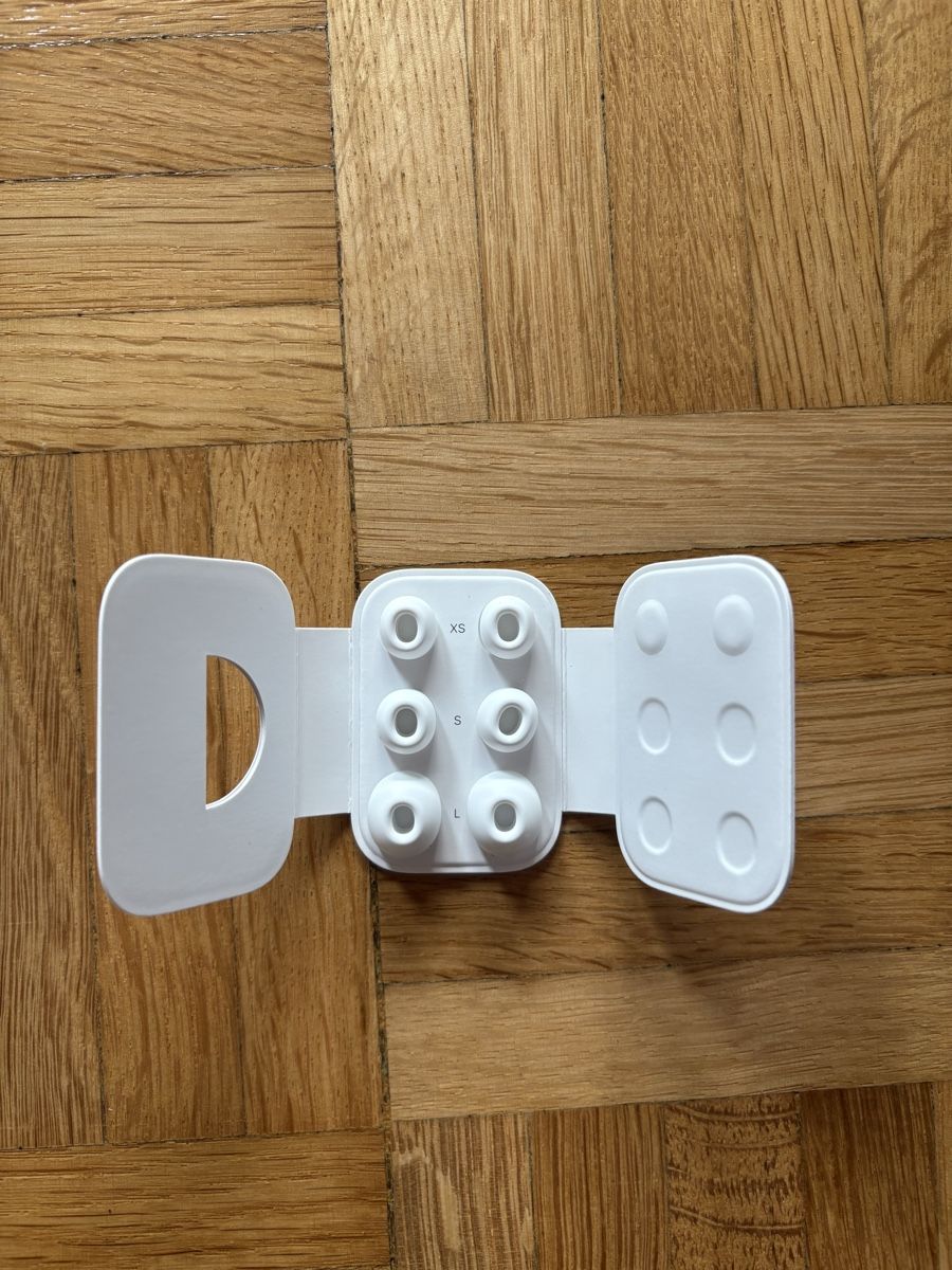 Apple Cuffie: AirPods Pro 2 – Usato da Neerach venduto da giuzzo 2