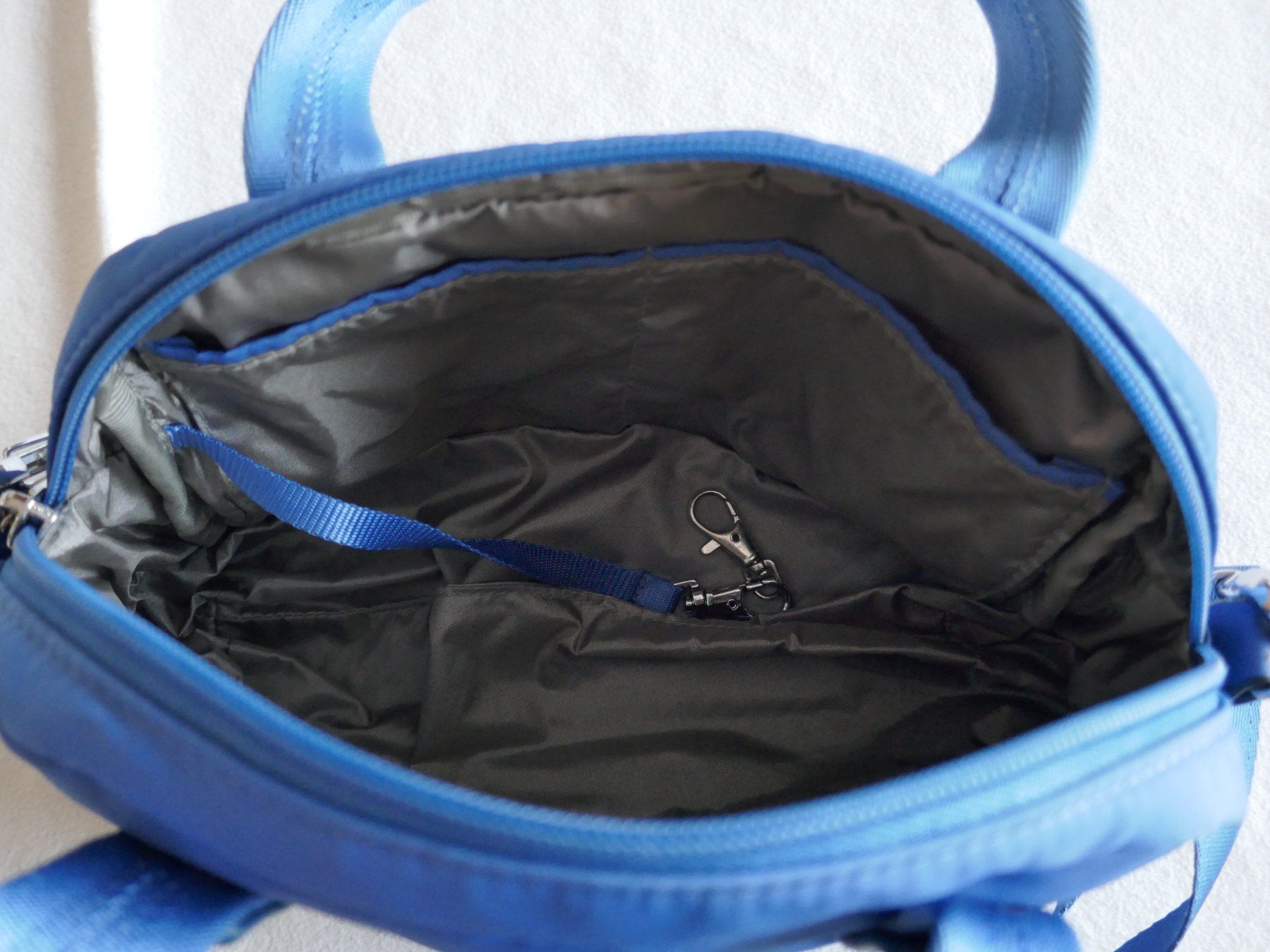 Borse da donna: HEDGREN Hand-/ Umhängetasche blau – Usato da Volketswil venduto da Cobra22 6