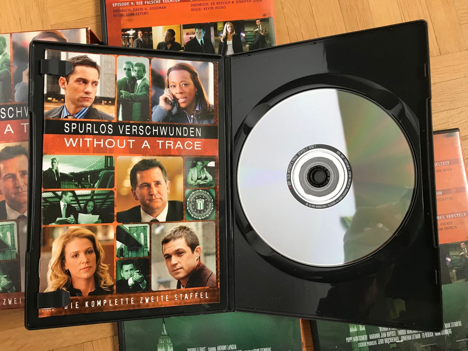 Tutti i DVDs: Without a Trace - Spurlos verschwunden - Staffel 2 - DVD – Usato da Zürich venduto da Malcom 3