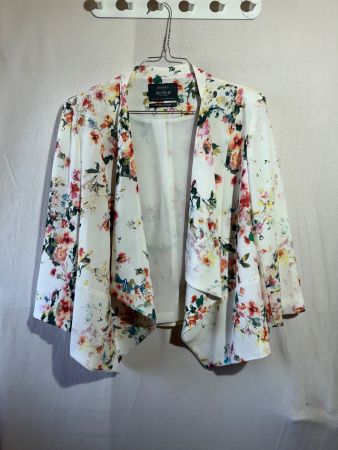 Leichte Jacke Blazer mit Blumenprint von Bershka Gr. L