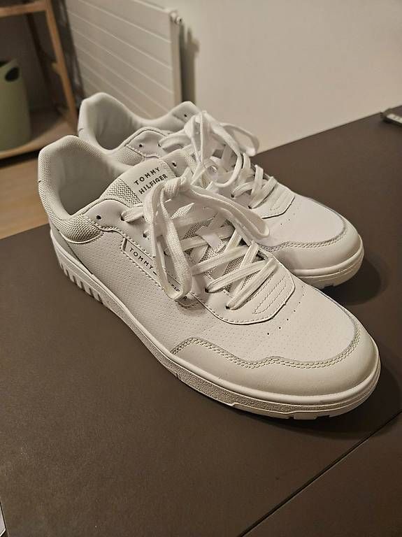 Scarpe da uomo: Neuer Hilfiger Sneaker weiss – Usato da Aesch BL venduto da Kart56