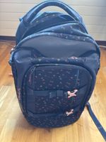 Satch Rucksack und Etui, dunkelblau mit Dreiecken