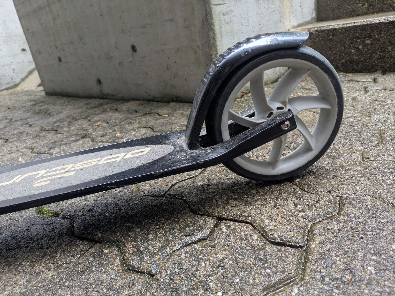 Scooter: Klapproller mit Seitenständer | Fahrbereit – Usato da Arlesheim venduto da Yaniku 2