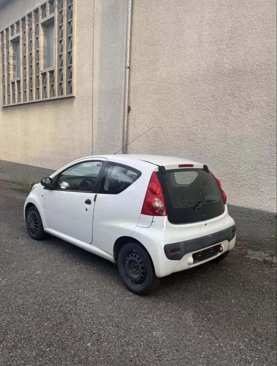 Peugeot Automobili: Peugeot 107 Ab 1.- – Usato da Fribourg venduto da Sulo6.8 2