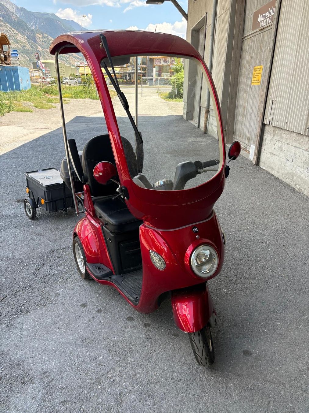 Veicoli elettrici: Elektro Dreirad Roller mit Anhänger rot – Usato da Visp venduto da mbb_xs75 2