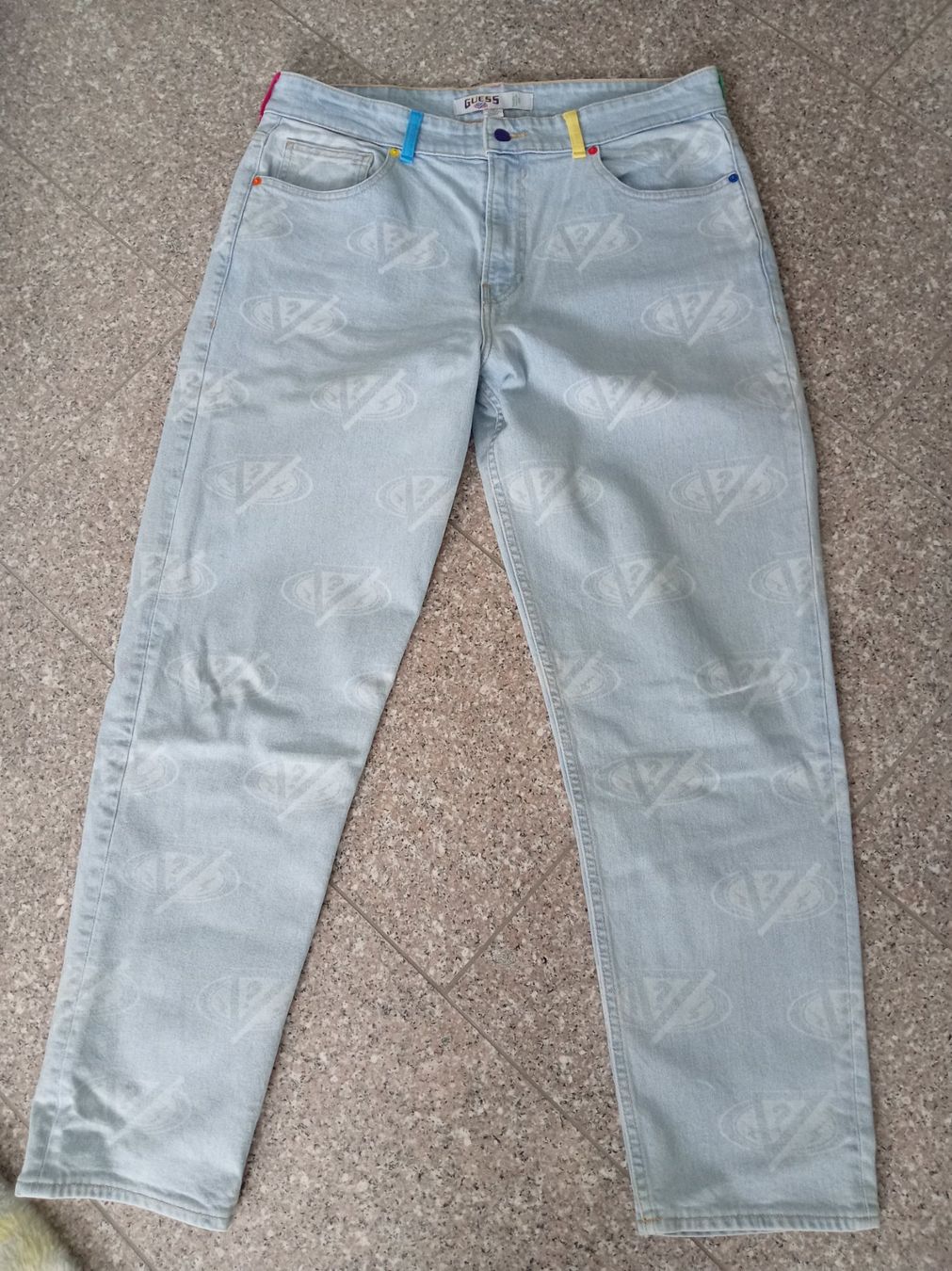 Guess Jeans: Guess x J Balvin Jeans Hose – Usato da Wängi venduto da Maelstrom