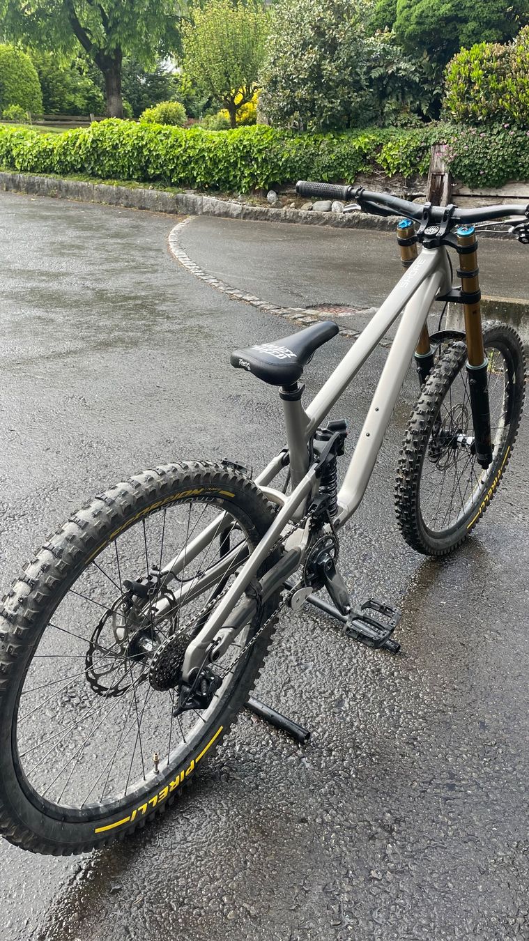 Norco Velos: 2024 Norco Shore Downhillbike – Gebraucht aus Balgach von Brunjana 3