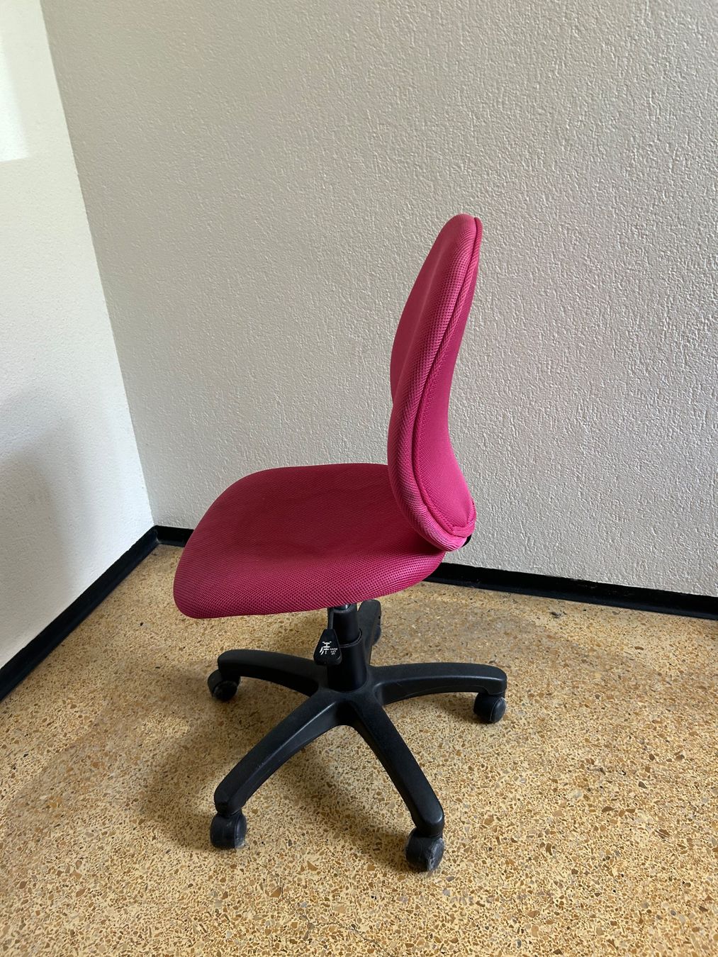 Conforama Chaises: Kinderbürostuhl – D'occasion à Wabern par belka72 1