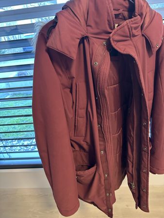 Napapijri Winterjacke mit Kapuze in Weinrot!