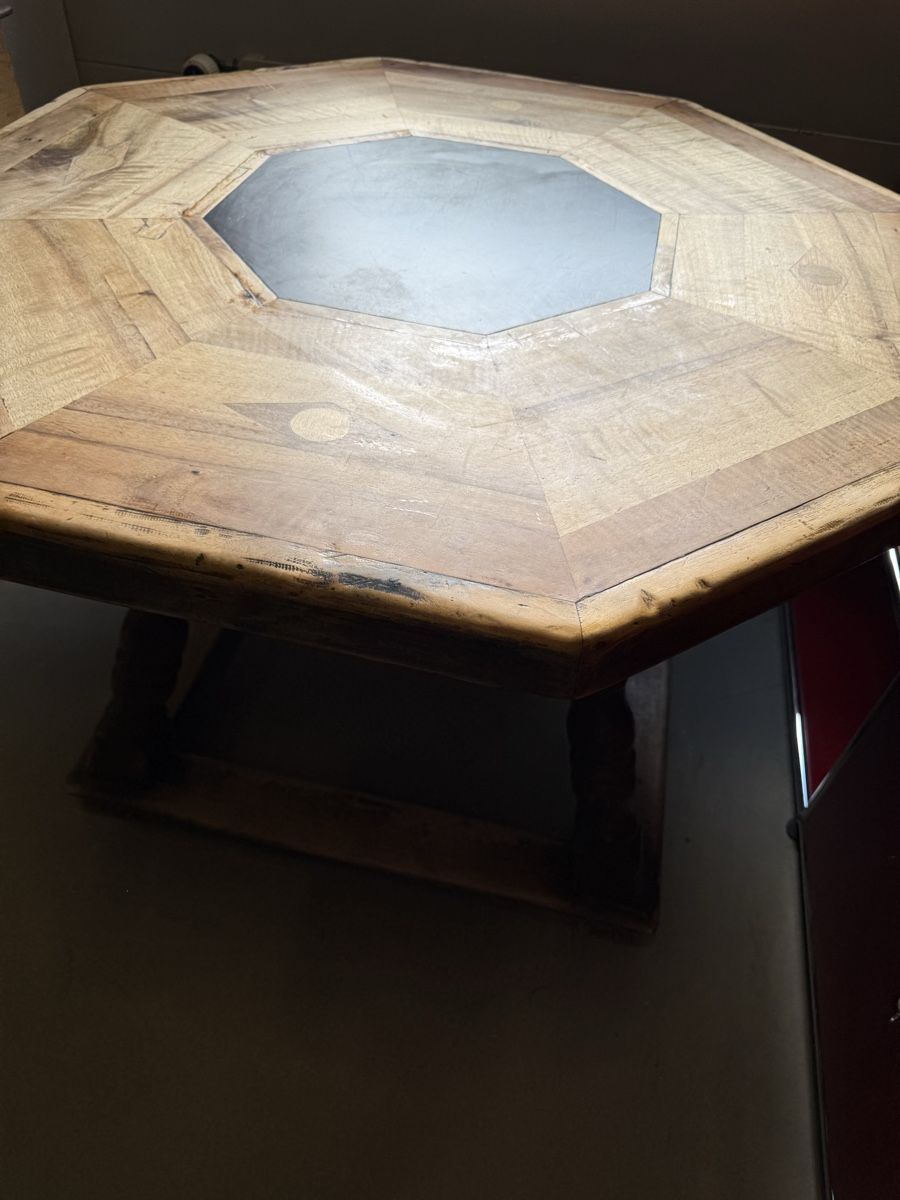 Tavoli: Antiker Tisch, massiv Holz, achteckig, – Usato da Strengelbach venduto da RaenAntikDesign 2