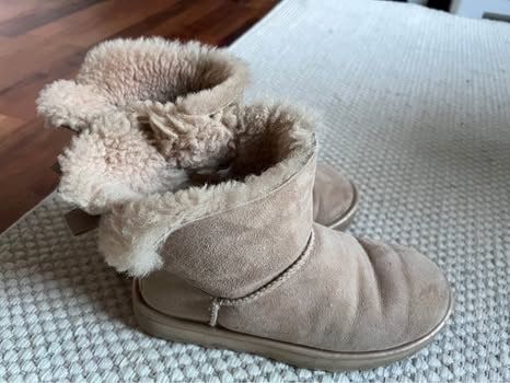 Ugg Damenschuhe: UGG Boots mini Bow Gr.38 – Gebraucht aus Auslikon von Jsa0 7