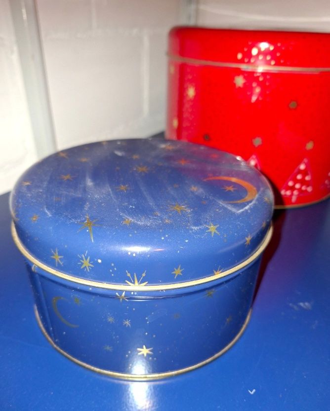 Contenitori & Simili: 2er Set dekorative Guetslidosen, rot & blau – Usato da Weiningen ZH venduto da Annakatharina