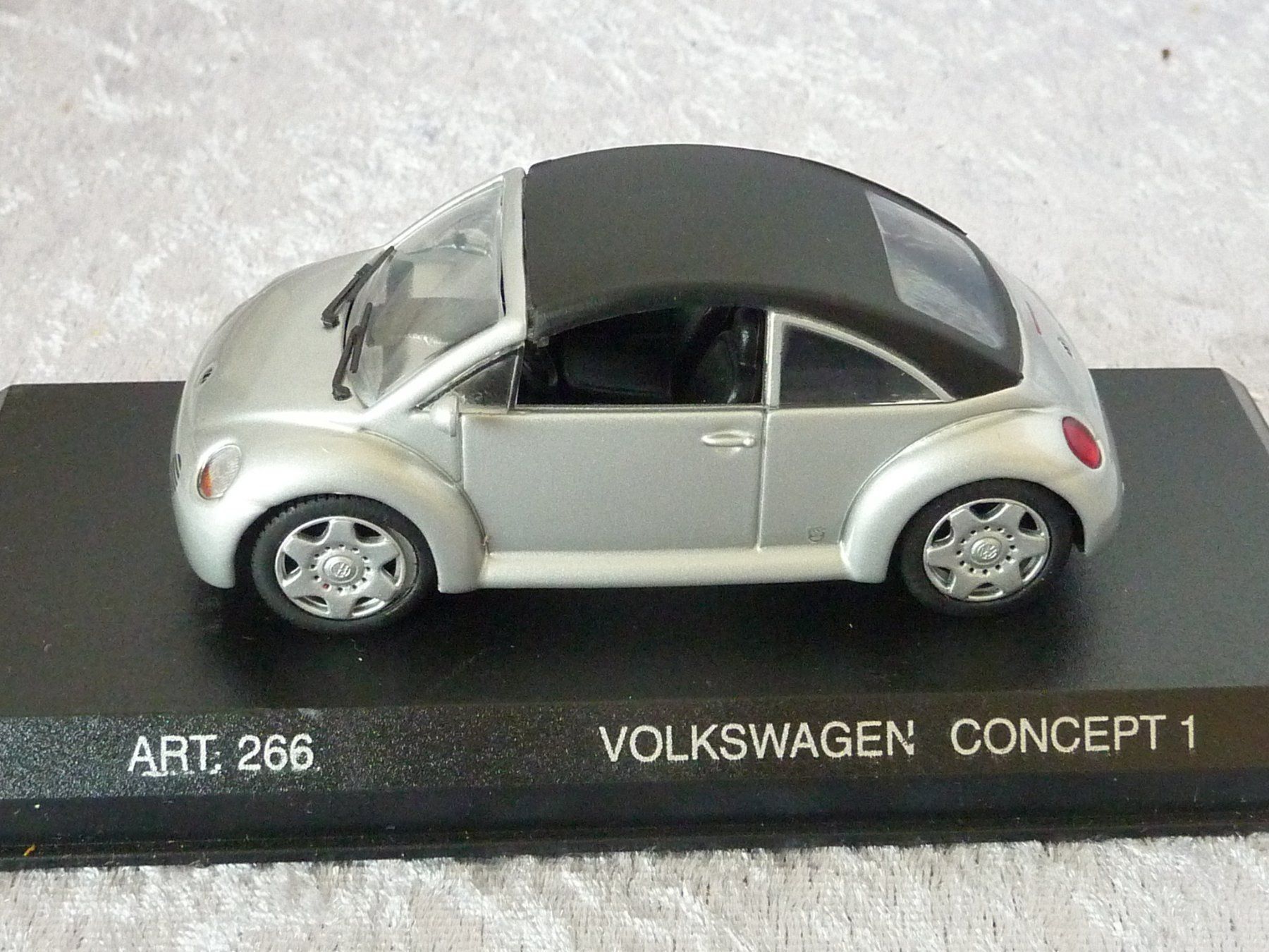 Volkswagen Modellini d'auto: VW Beetle Concept silber   1:43 – Nuovo e nell'imballaggio originale da Dürrenäsch venduto da modellautos4you 2