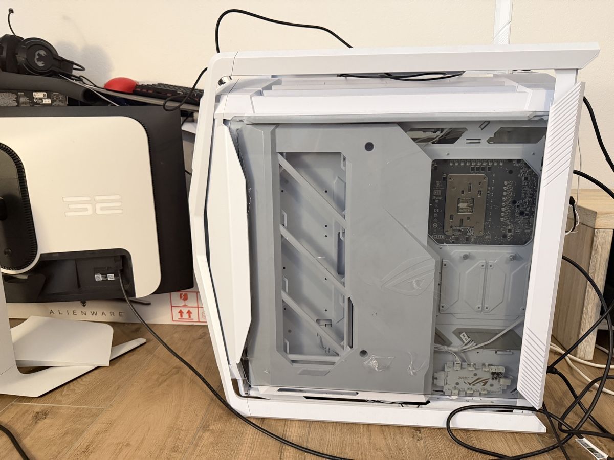 PC: Gaming desktop with Alienware monitor – Usato da Bulle venduto da pye_ddg7 6