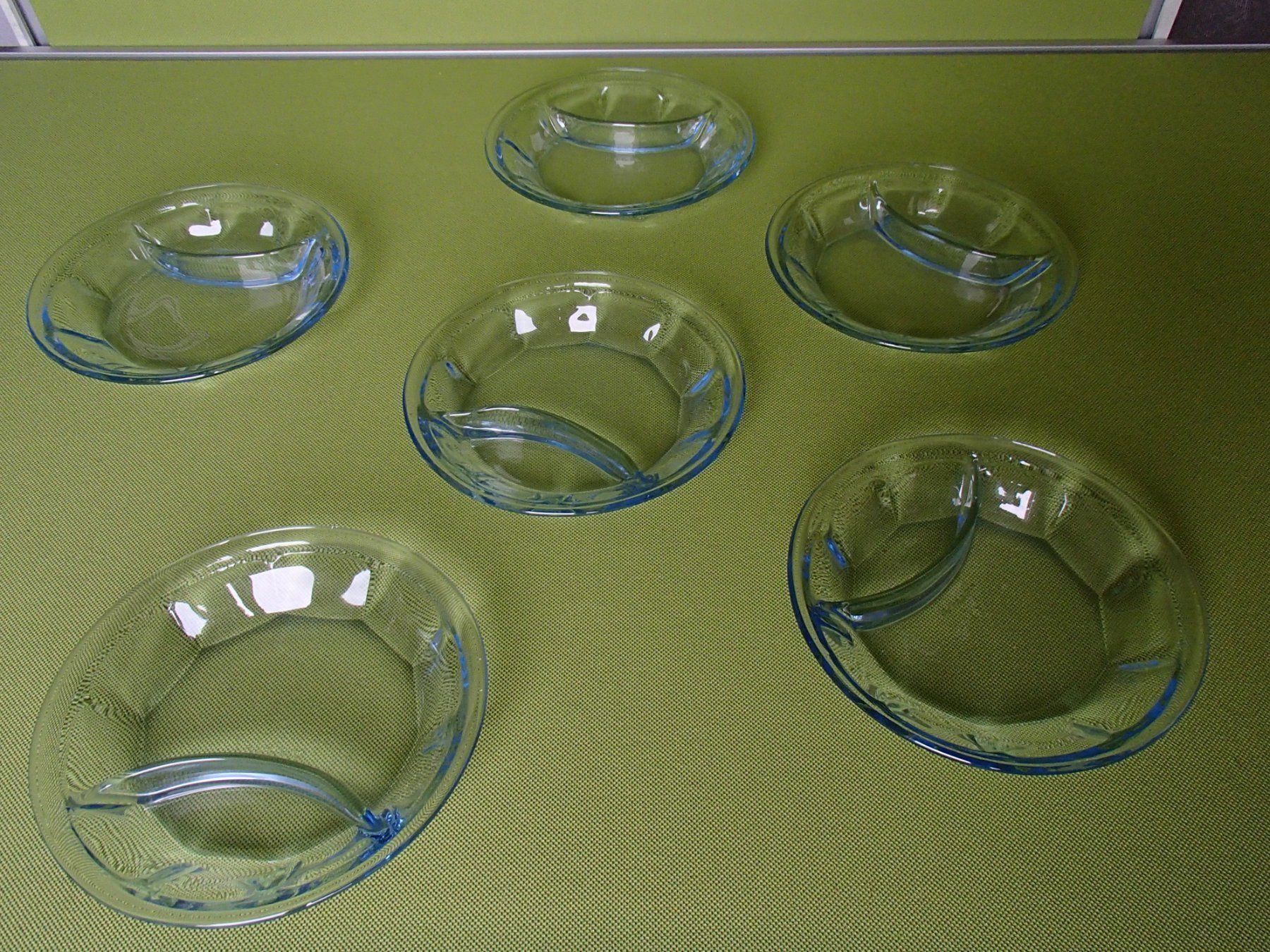 Teller: 6 hellblaue Vintage Glasschalen mit Einteilung – Gebraucht aus Schöfflisdorf von pullux