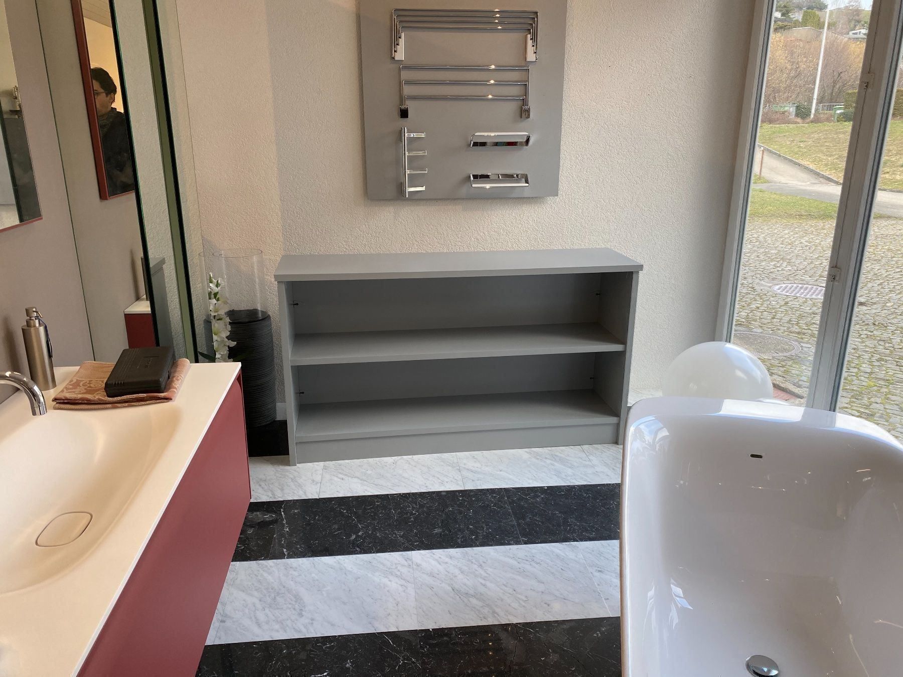 Allestimento di negozi e stand fieristici: Konsole vom Schreiner – Usato da Herrliberg venduto da Julianopie 3