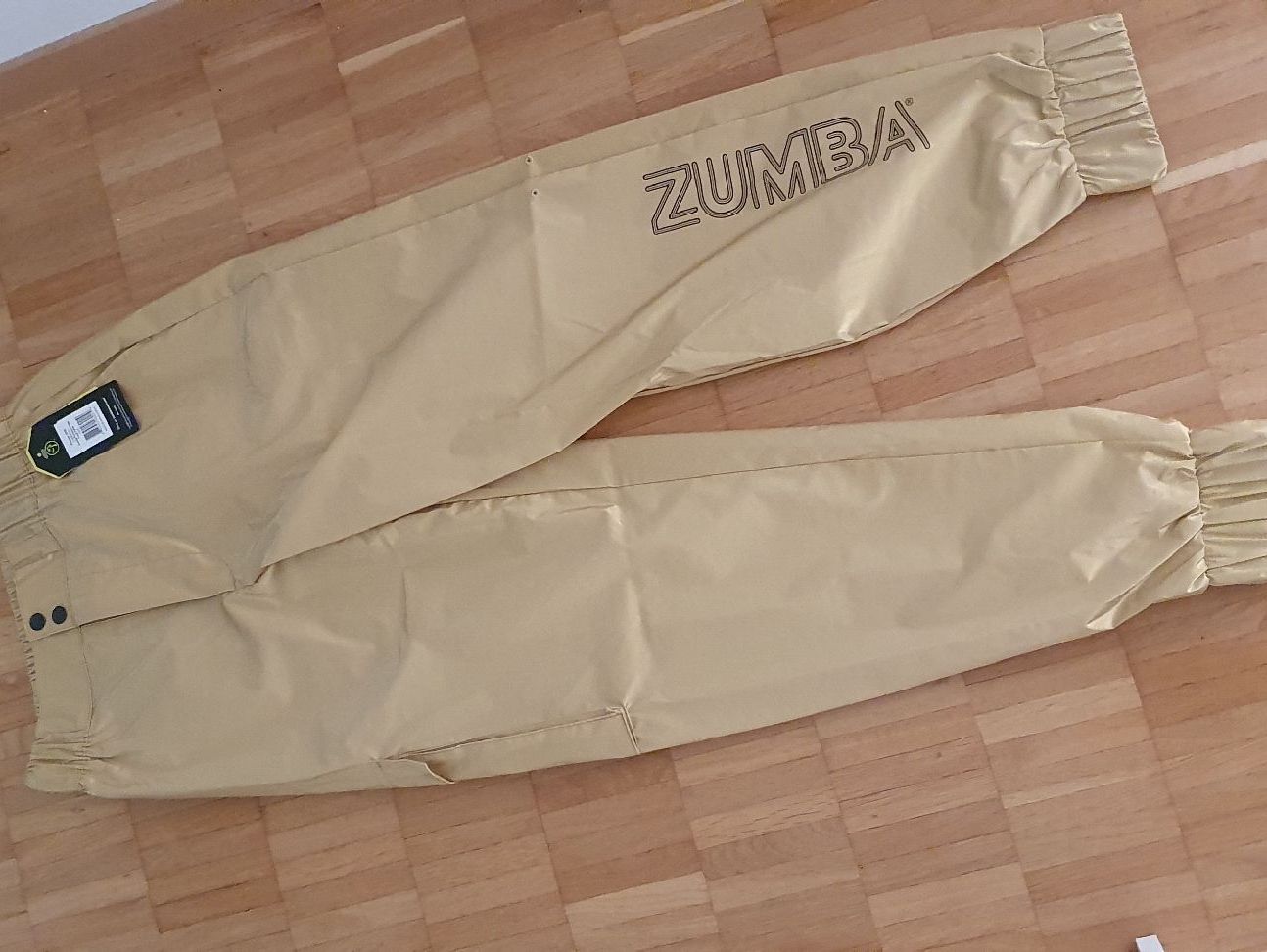 Pantaloni: Zumba Runway Cargo Track Pants – Nuovo e nell'imballaggio originale da Wettingen venduto da meriuma 1