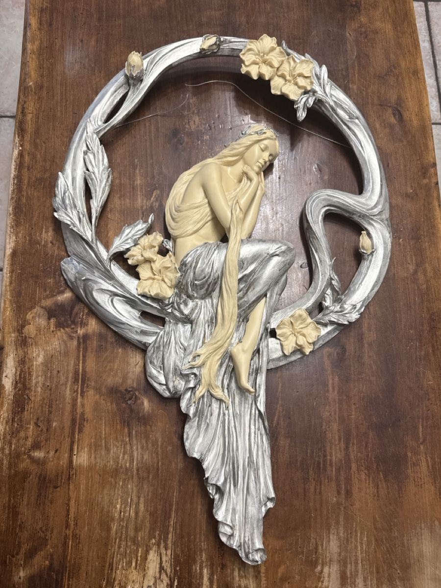 Statuette: Jugendstil Relief Retro – Usato da Schaffhausen venduto da Ibag 2