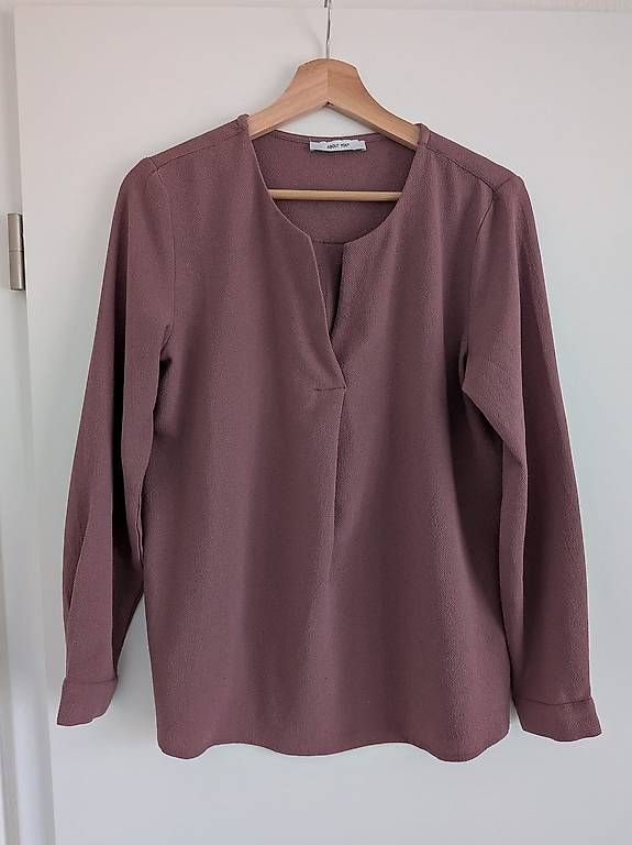 Blusen: Leichte Bluse von About You, Grösse S, Rosé – Gebraucht aus Buochs von and_25zf