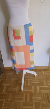 Marc Cain Sommerrock Gr. 38 mit speziellem Muster Top! (53)