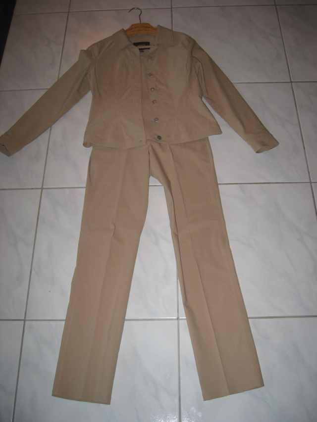 Mexx Completi & Tailleur: Mexx Damen Anzug, Farbe beige, Gr. 36/38 – Usato da Niederweningen venduto da sho_mb8y
